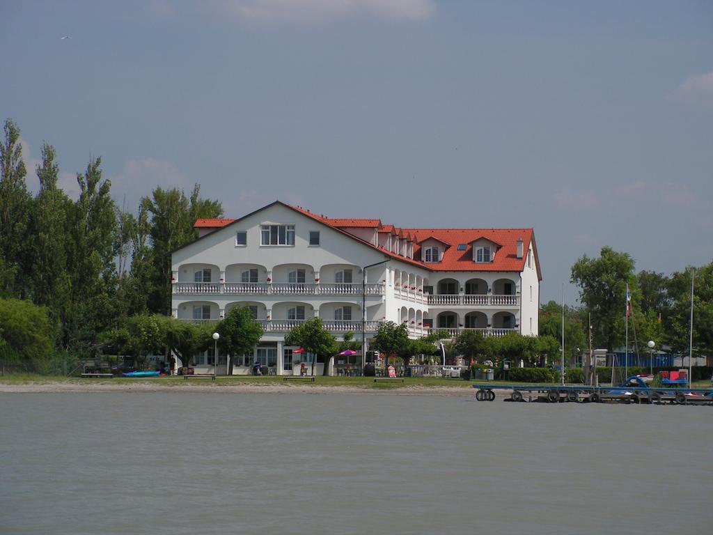 Seehotel Herlinde ポダースドルフ・アム・ゼー エクステリア 写真